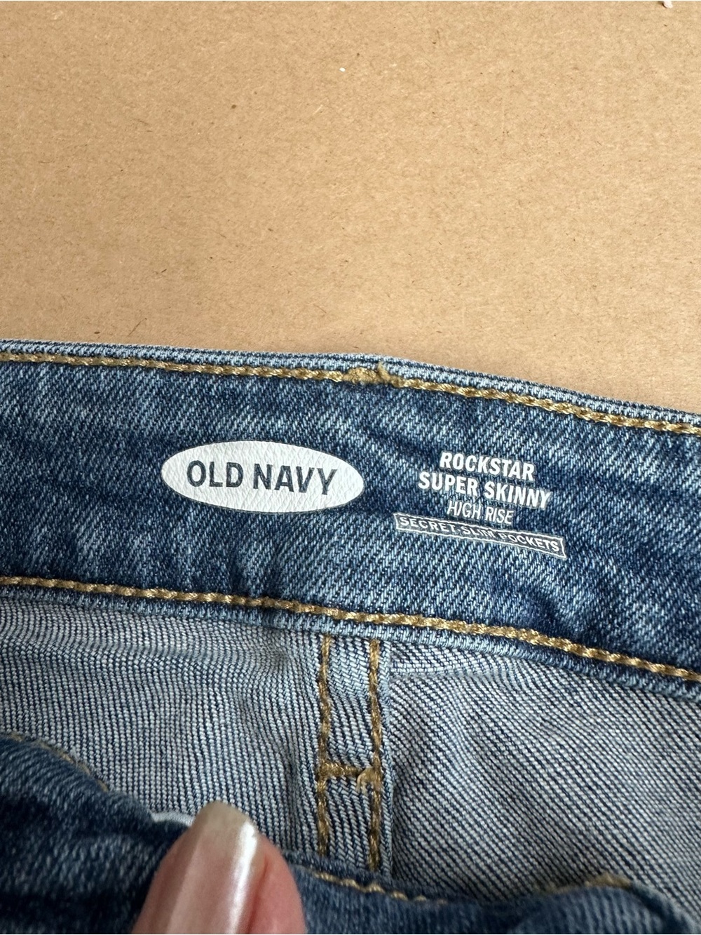 Old Navy Women's Mid Blue Denim Boyfriend Shorts with Frayed Hem - Picture 2 of 5